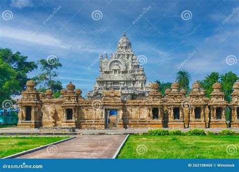 Das Kailashnath-Tempel! Eine Ode an die Höhergehender Architektur und Detailreiche Bildhauerei