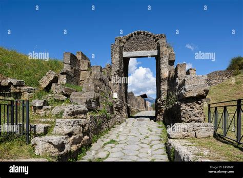 Die Archäologischen Reste des Oratorium von Pompeji: Ein Triumph der römischen Mosaikkunst!