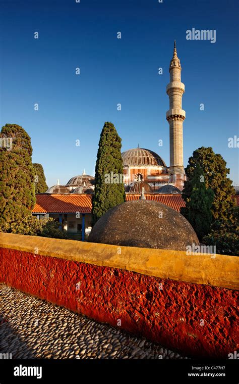 Die Moschee des Süleymans: Ein Panorama der Vergänglichkeit und die Sehnsucht nach dem Göttlichen!